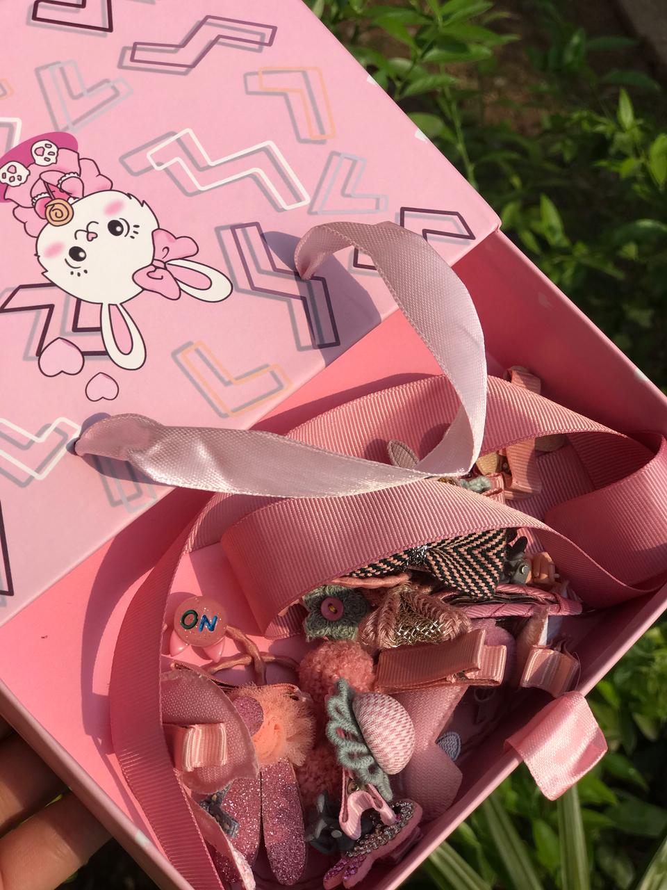 Stylish Accessories gift Box ( 25pcs included)