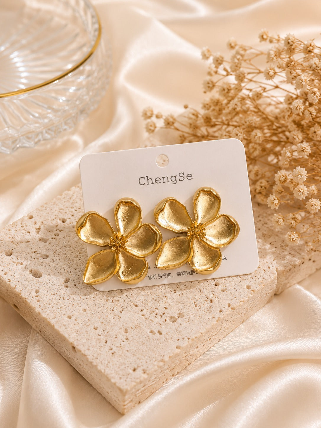 Beautiful Floral Earings / Studs